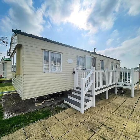 Caravan For Hire At St Osyth Beach Holiday Park In Essex Ref 28107Y Clacton-on-Sea Extérieur photo