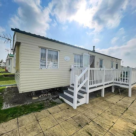 Caravan For Hire At St Osyth Beach Holiday Park In Essex Ref 28107Y Clacton-on-Sea Extérieur photo